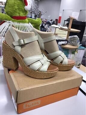 Koriks womens Dee off white black heel sandal size 11 new in box qvc